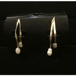 14k Gold Dangle Earrings With Fresh Water Pearls